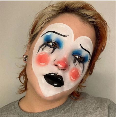 halloween make-up clown